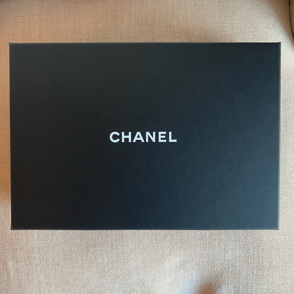 Authentic Chanel Wallet on Chain - Black Caviar Leather with Gold hardware - Picture 8 of 16